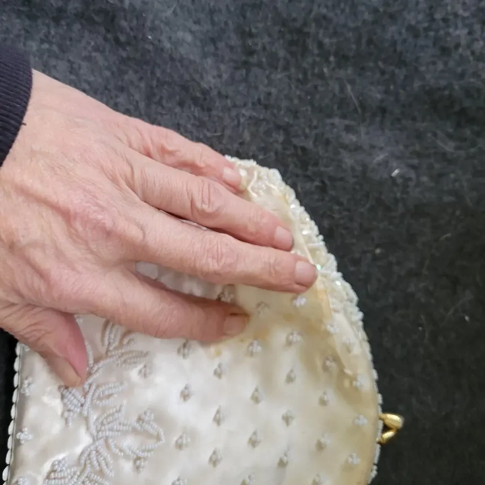 Vintage HANDCRAFTED Purse Hand Beaded Kisslock Silver Chain‎ Hong Kong 1940-50s